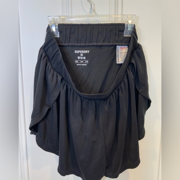 Flex Relaxed Shorts  Size 10 - Picture 3 of 4